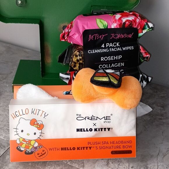 Hello Kitty the Creme Shop Plush Headband and Betsey Johnson Facial Wipes Set - Picture 5 of 7